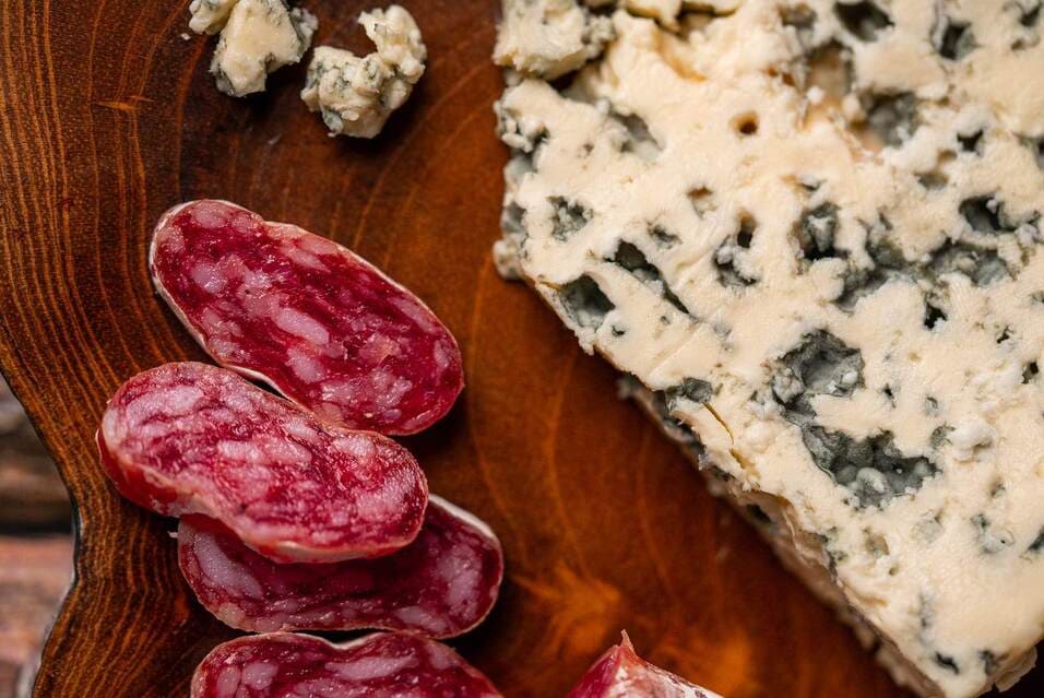 Fuet de queso azul